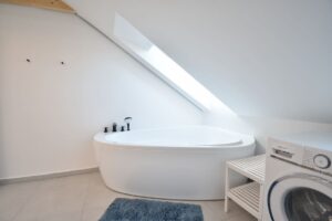 Predaj 3 izbový byt, 96m², Rekonštrukcia (2052), Smart Home, Svätý Júr